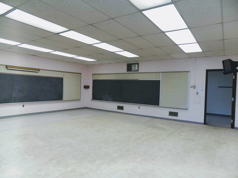 More Photos Of 804 S Purdum St, Kokomo Schools For Sale