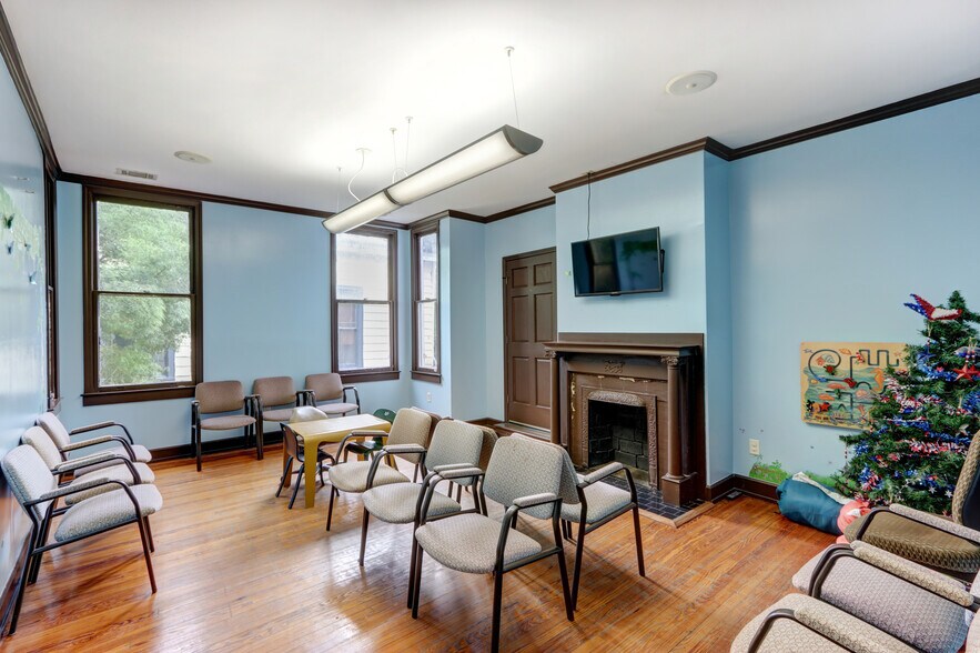 More Photos Of 207 E 31st St, Savannah Medical For Sale