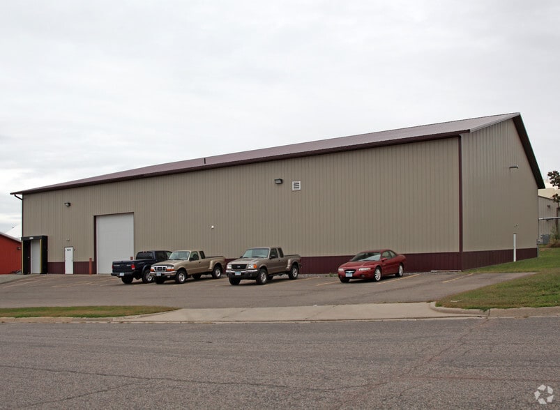 More Photos Of 1011 13th Ave N, Sauk Rapids Warehouse For Lease