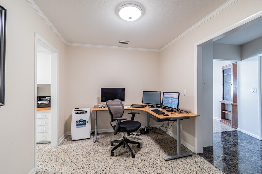 More Photos Of 110 Crenshaw Lake Rd, Lutz Office For Lease