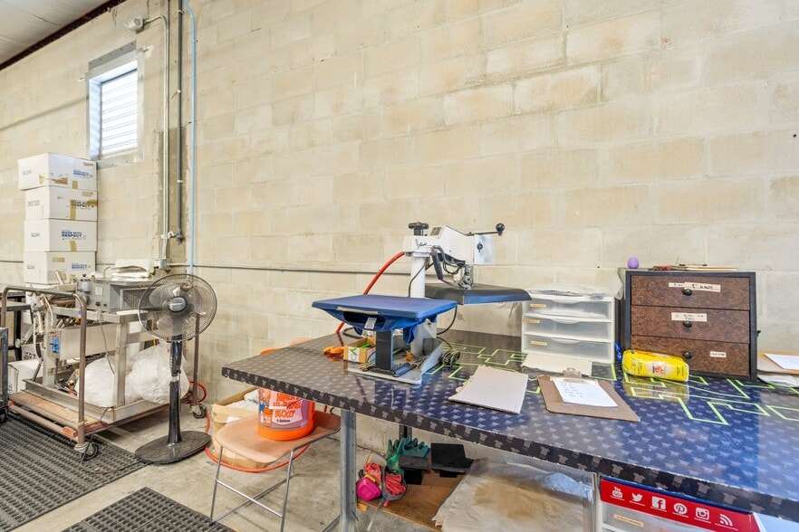 More Photos Of 4540 Northgate Ct, Sarasota Warehouse For Sale