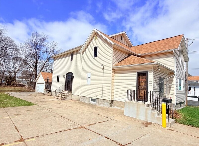 More Photos Of 158 Lake St, Hamburg General Retail For Sale