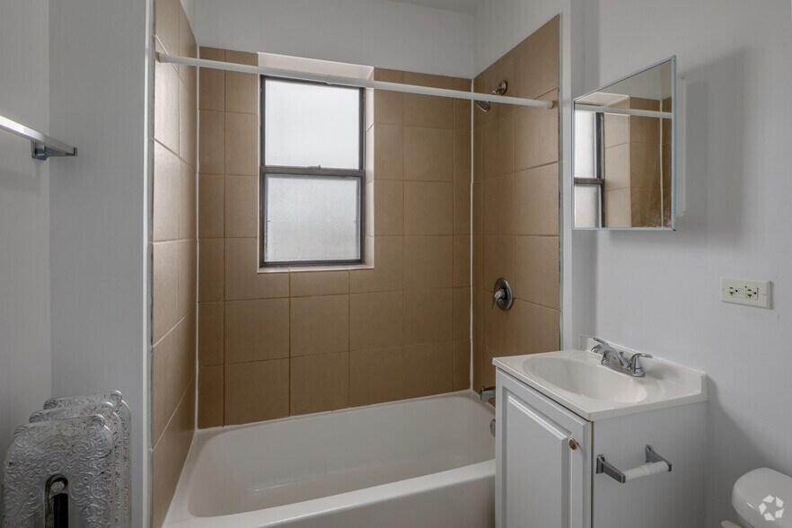 More Photos Of 330 N Pine Ave, Chicago Apartments For Sale