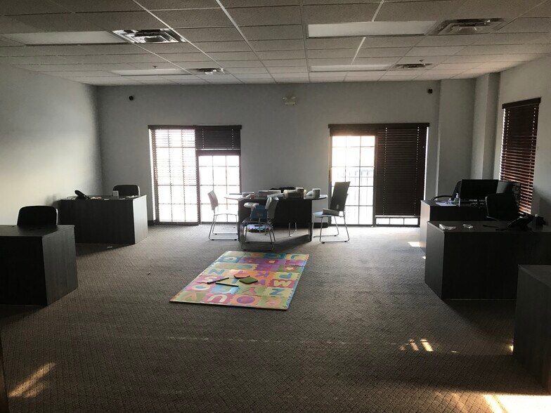 More Photos Of 2295 S Hiawassee Rd, Orlando Office For Lease