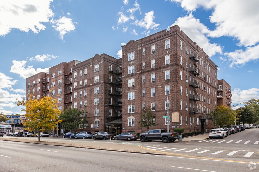 Primary Photo Of 111-56 76th Dr, Forest Hills Apartments For Lease