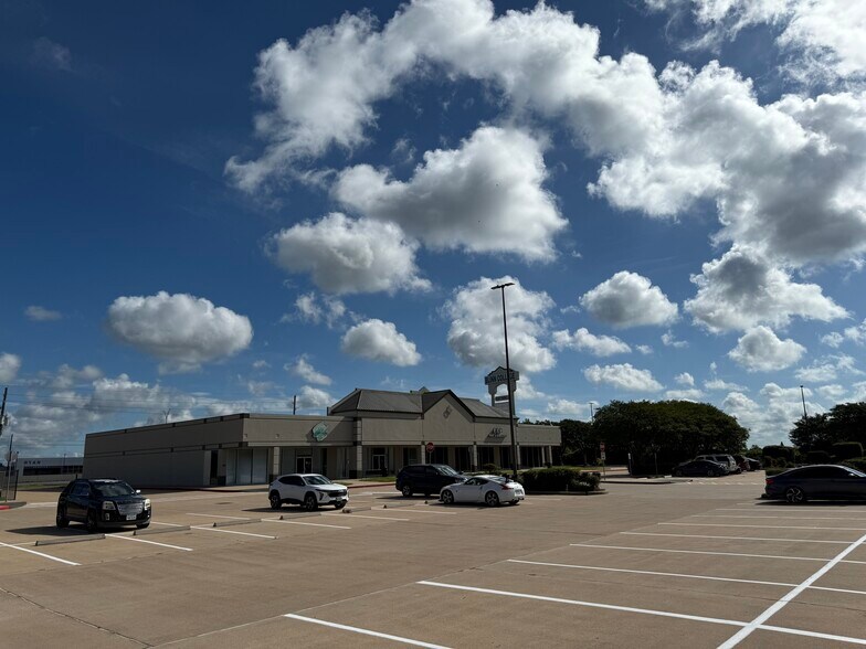More Photos Of 3701 Outlet Center Dr, Sealy Unknown For Lease