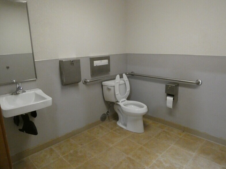 More Photos Of 191 William White way, Shelton Warehouse For Lease