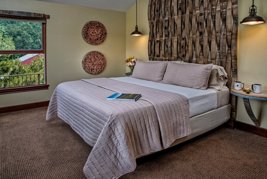 More Photos Of 10660 SW Youngberg Hill Rd, Mcminnville Hotel For Sale