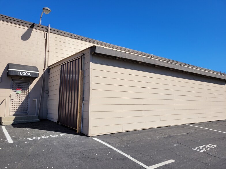 More Photos Of 1009 Brooks St, Ontario Warehouse For Lease