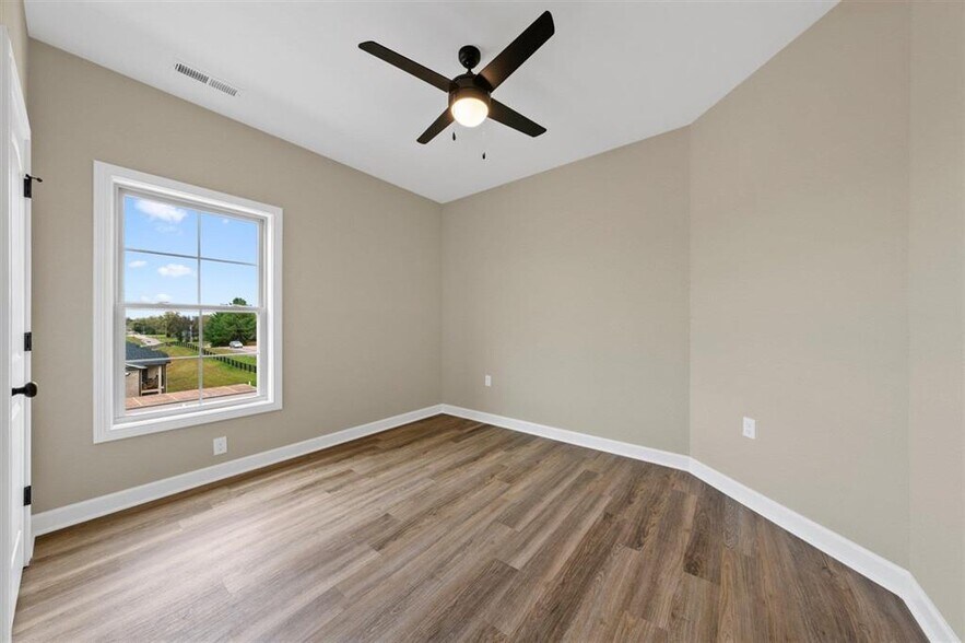 More Photos Of 721 Plano Rd, Bowling Green Apartments For Sale