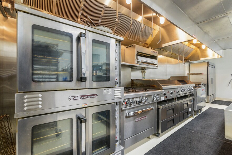 More Photos Of 208 S Green St, Sonora Restaurant For Sale