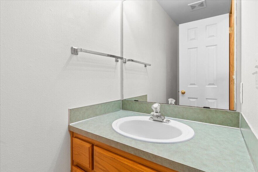 More Photos Of 2034 SW Fellows St, McMinnville Multifamily For Sale