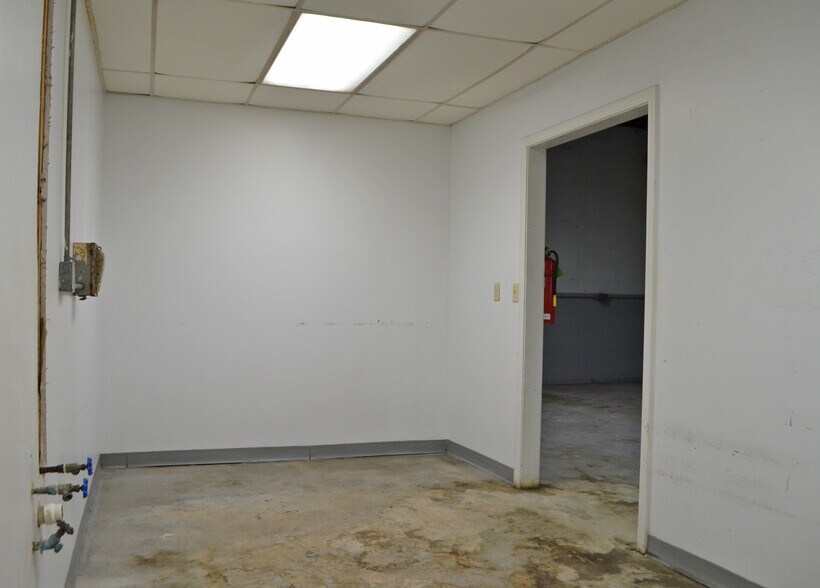 More Photos Of 10027 Railroad St, Lake City Warehouse For Sale