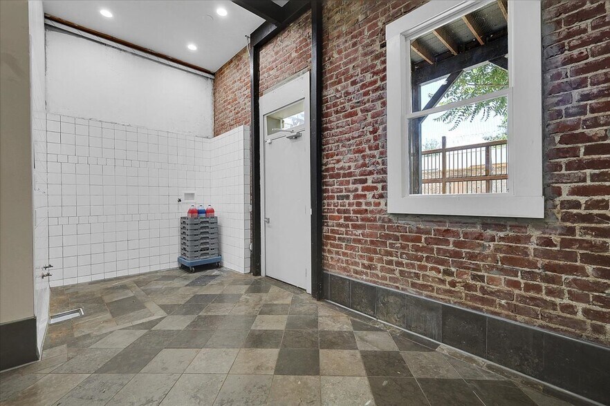 More Photos Of 228 1st St, Marysville Storefront Retail Residential For Sale