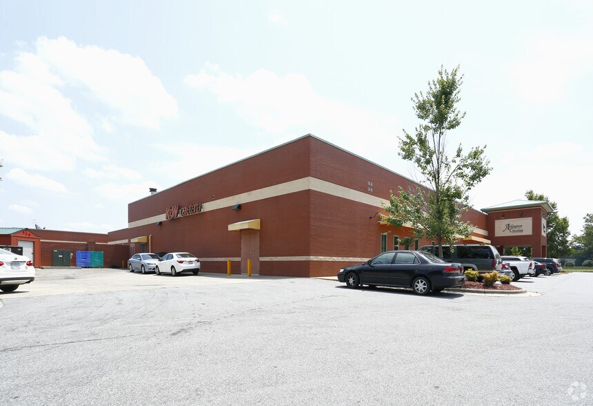 More Photos Of 1868-1900 W Arlington Blvd, Greenville Unknown For Lease