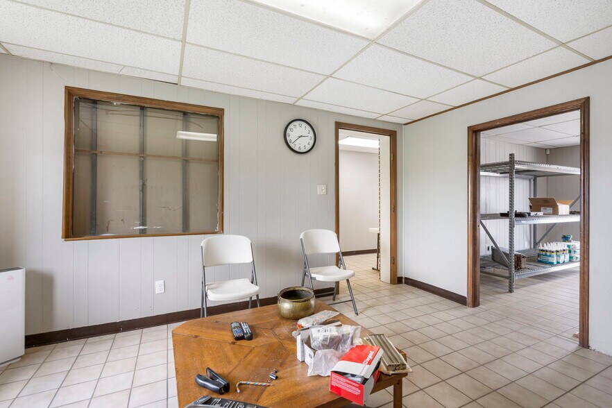 More Photos Of 2752 E Kearney St, Springfield Freestanding For Sale