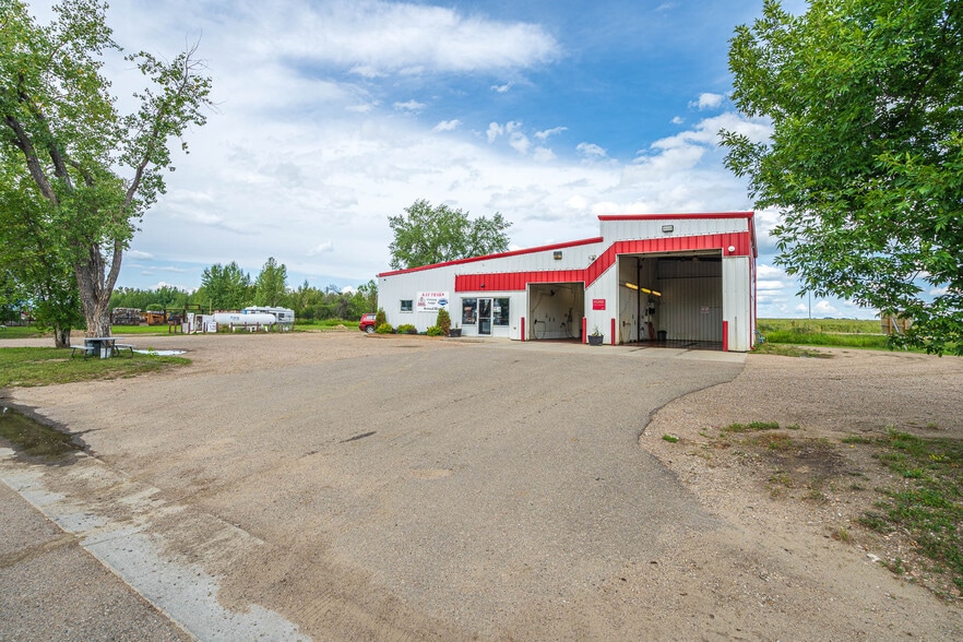 Primary Photo Of 20 Railway Av S, Marwayne General Retail For Sale