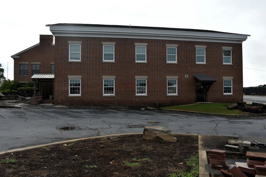 More Photos Of 755 Lee St, Alexander City Office For Lease