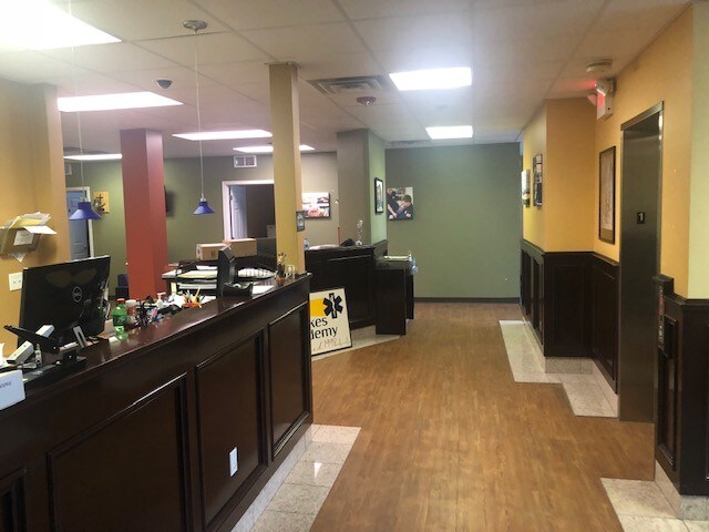 More Photos Of 1001 S Division Ave, Grand Rapids Office For Lease