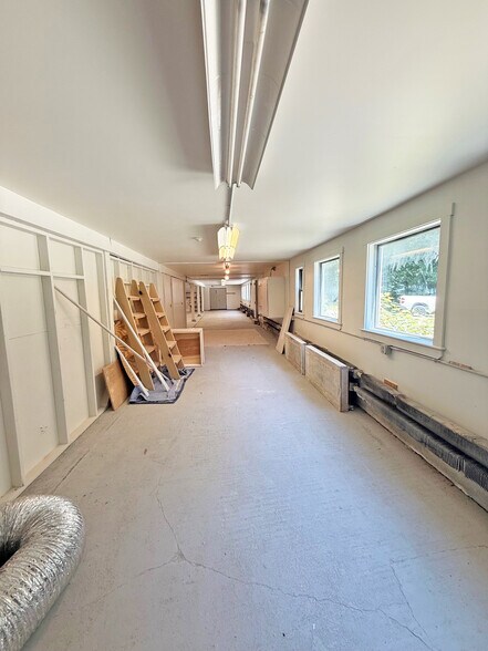 More Photos Of 160 Royal Rd, North Yarmouth Flex For Lease