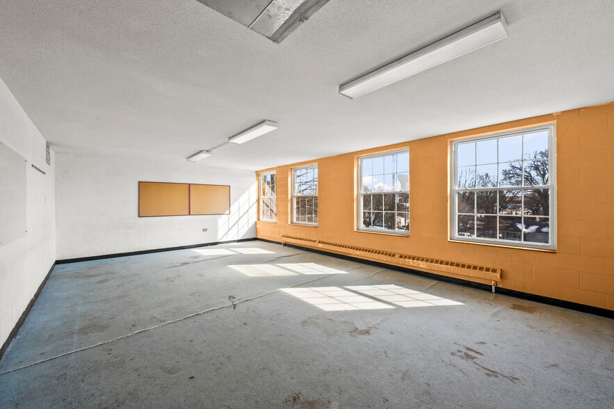 More Photos Of 1619 W Ward Ave, High Point Specialty For Lease