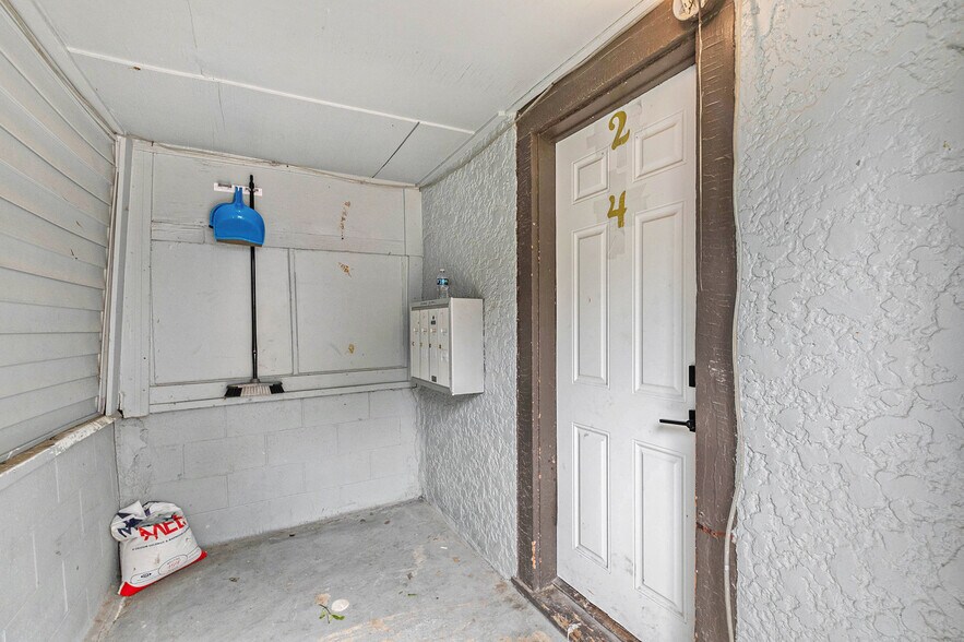 More Photos Of 2501 Poppleton Ave, Omaha Apartments For Sale