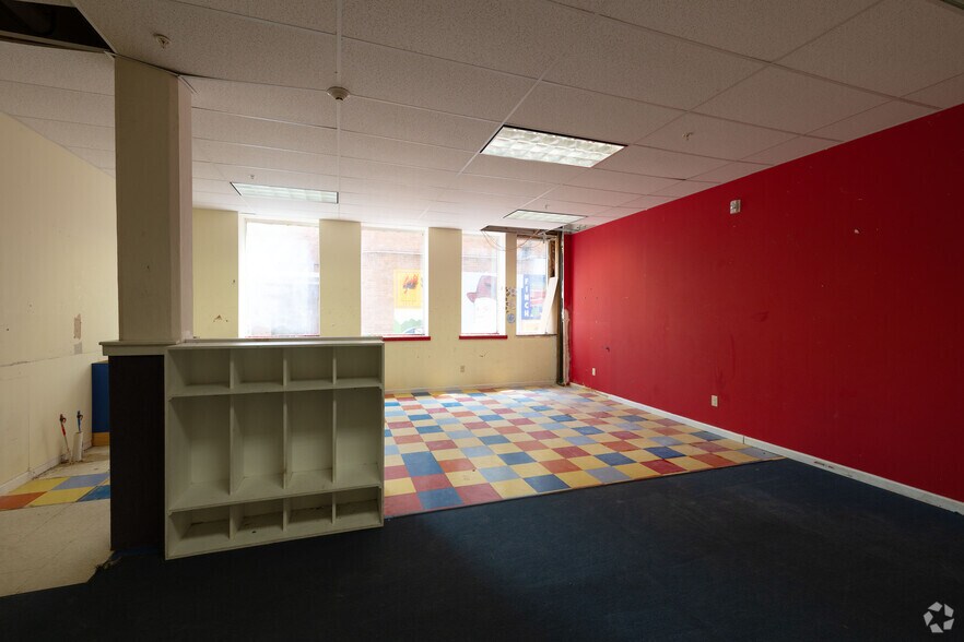 More Photos Of 221 Glen St, Glens Falls Apartments For Lease