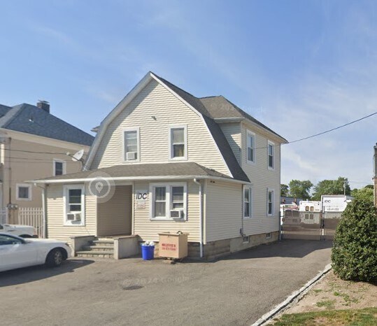 Primary Photo Of 52 Maple Pl, Amityville Office For Lease