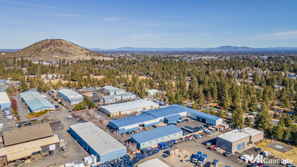 More Photos Of 1305-1309 SE Armour Rd, Bend Warehouse For Lease