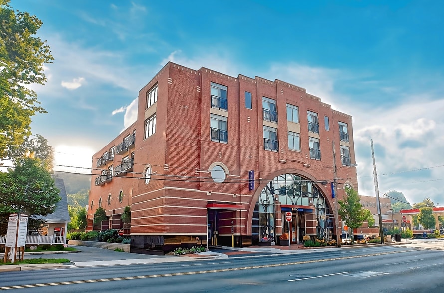 More Photos Of 402 W Broad St, Falls Church Apartments For Lease