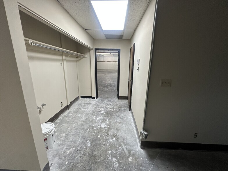 More Photos Of 2001 Hawkins Circle, Los Angeles Warehouse For Lease