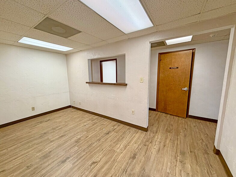 More Photos Of 531 Vandalia St, Collinsville Office For Sale