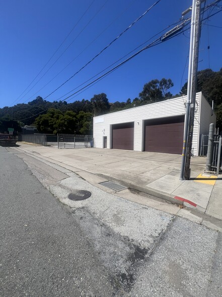 More Photos Of 3840 Bayshore Blvd, Brisbane Service For Lease