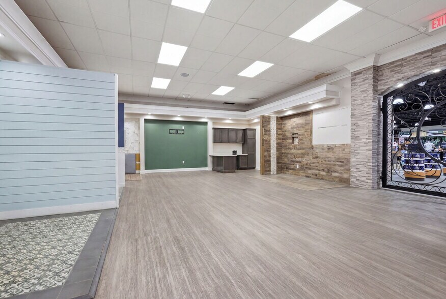 More Photos Of 17 Sweetmans Ln, Manalapan Township Freestanding For Lease