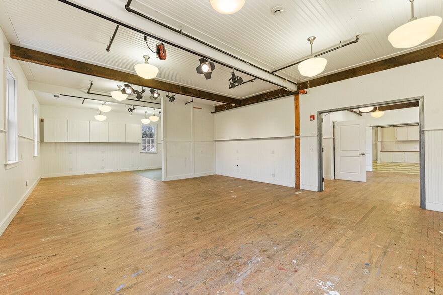 More Photos Of 11 Indian Wells Hwy, Amagansett General Retail For Lease