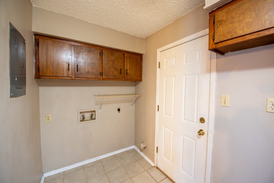 More Photos Of 100 Colvin St, Mount Vernon Apartments For Sale