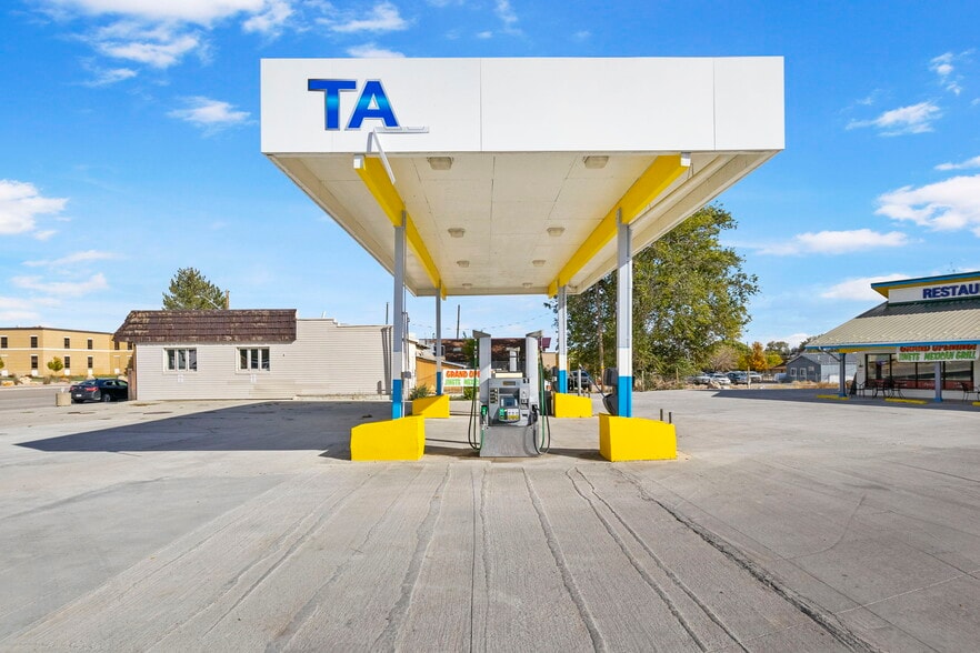 More Photos Of 10 E Main St, Castle Dale Convenience Store For Sale