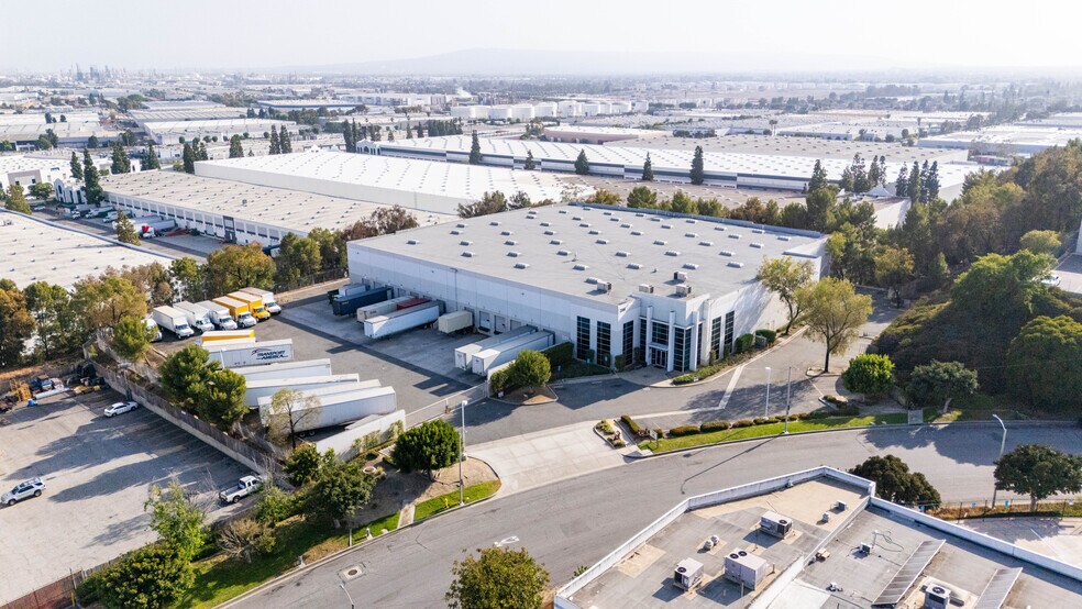 More Photos Of 2310 Gladwick St, Rancho Dominguez Manufacturing For Lease