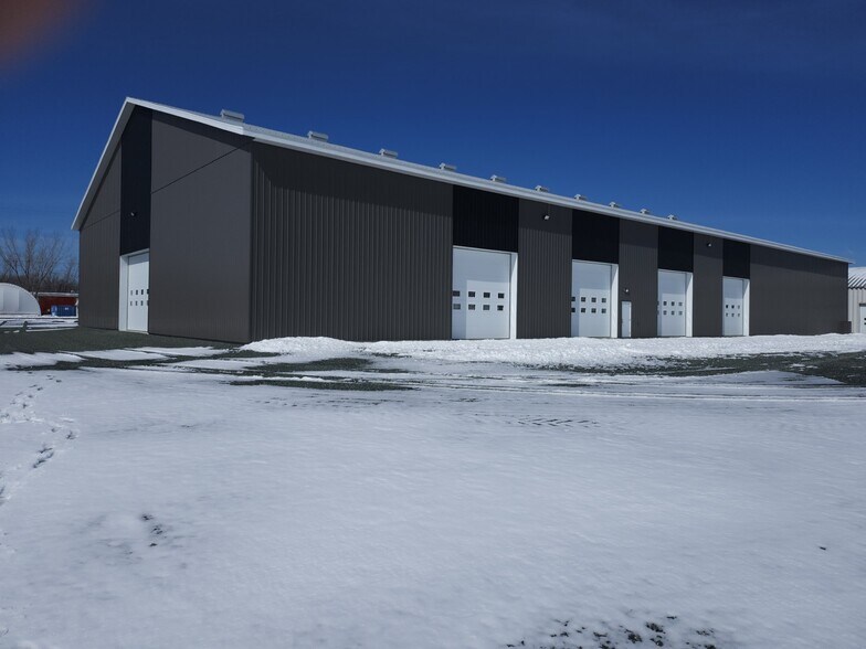 Primary Photo Of 731 Rue Lucien-Leboeuf, Bécancour Industrial For Sale