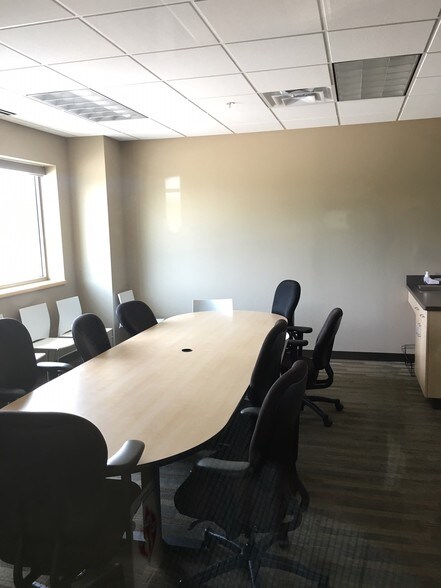 More Photos Of 1449 NW 128th St, Clive Office For Sale