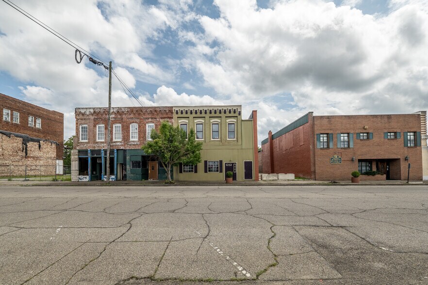 More Photos Of 24112 E 2nd St, Wellston Office For Sale