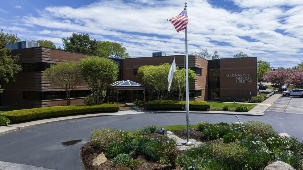 More Photos Of 360 Kingstown Rd, Narragansett Medical For Sale
