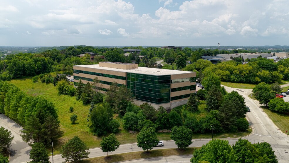 More Photos Of N16W23217 Stone Ridge Dr, Waukesha Office For Sale