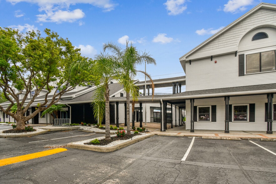 More Photos Of 300 E Bay Dr, Largo Office For Lease