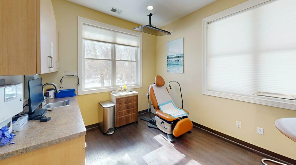 More Photos Of 447 Naubuc Ave, Glastonbury Office For Sale