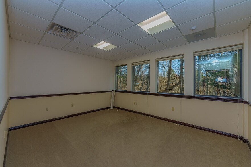 More Photos Of 10 Maxwell Dr, Clifton Park Medical For Lease