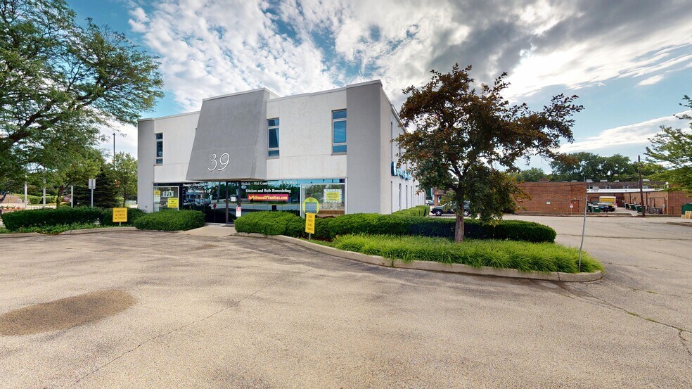 More Photos Of 39 S Milwaukee Ave, Wheeling Medical For Sale