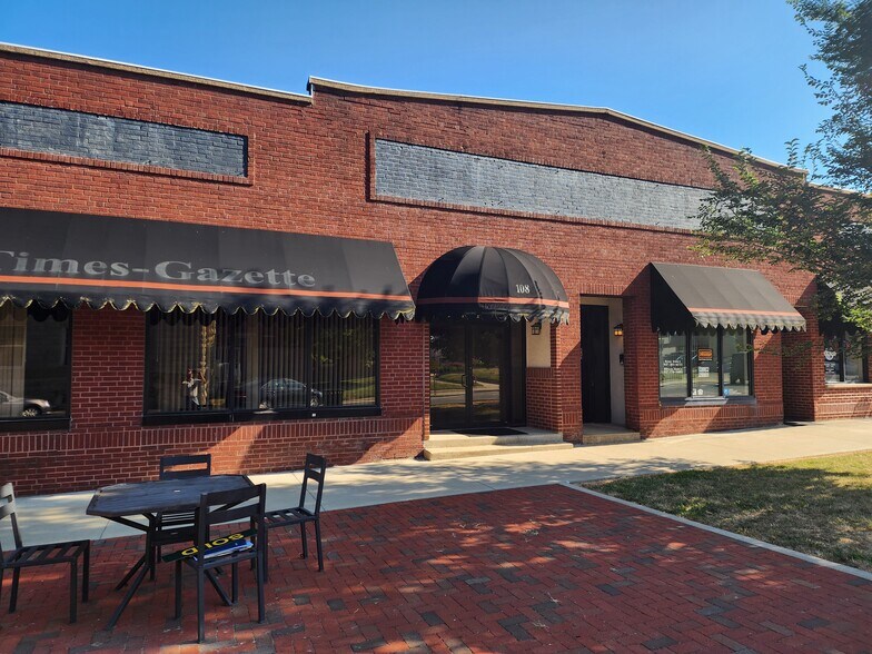 More Photos Of 108-A Governor Trimble, Hillsboro Flex For Lease