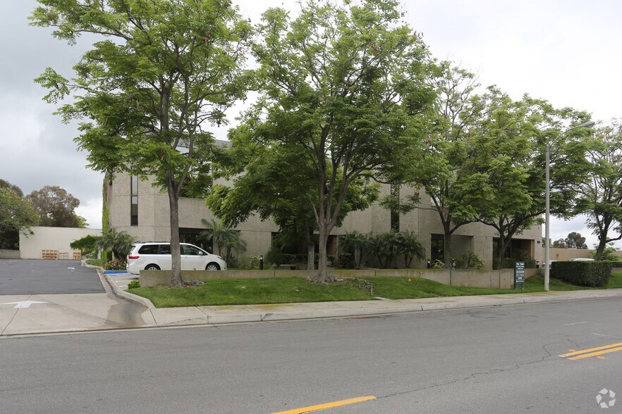 More Photos Of 15 Marconi, Irvine Light Distribution For Lease