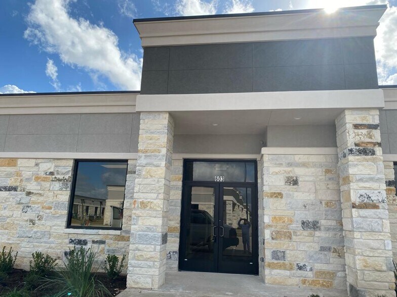 More Photos Of 25145 Star Ln, Katy Unknown For Lease